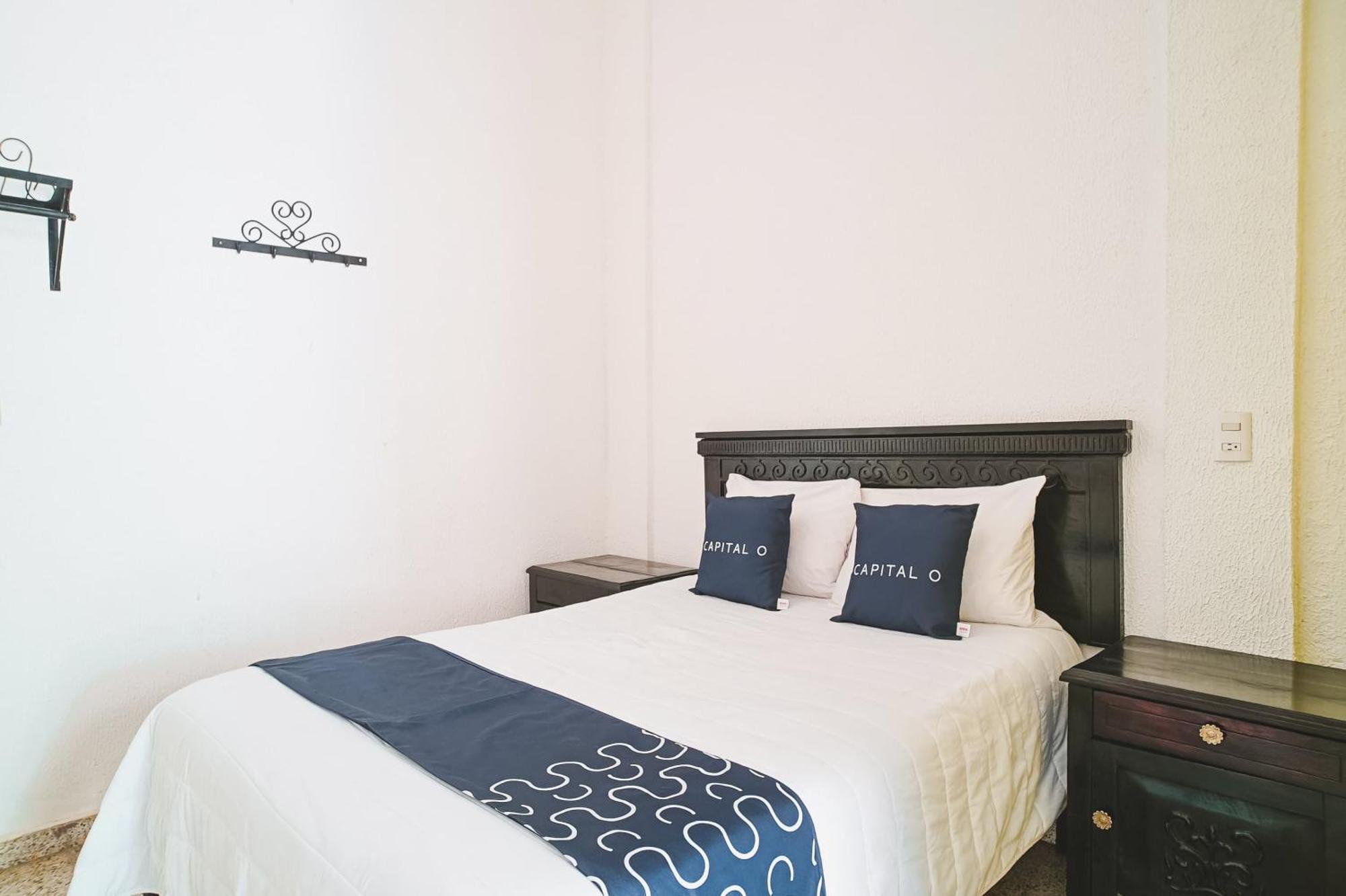 Capital O Angeles, 3*